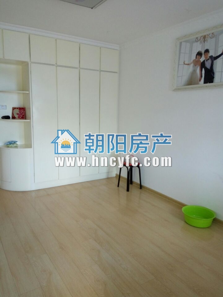 化肥厂西苑 89平 朝南精装三室 交通便利_5