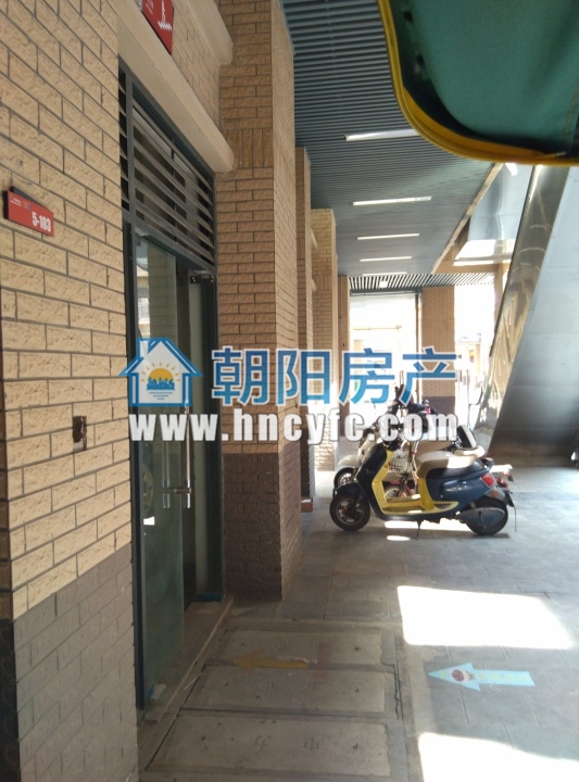 龙湖中心 40平 低楼层商铺 民用水电_4