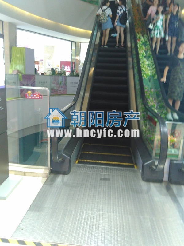 商贸附近，家乐福，新世界一楼商铺。_6