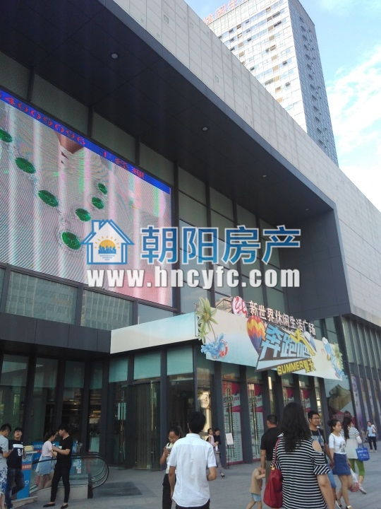 商贸附近，家乐福新世界一楼商场商铺，多铺打通，带租约销售。_2