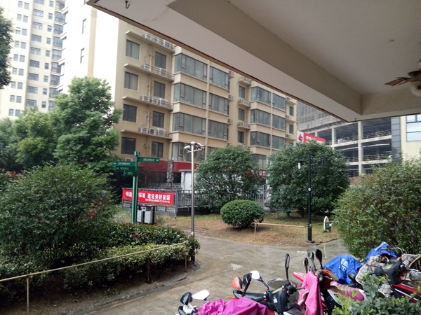 国庆中路 西湖天地1室2厅精装学区房出售_2
