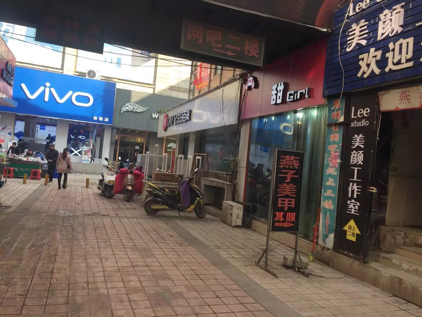 商贸中心地段简单装修商铺出租_3
