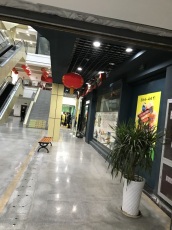 圣地数码广场 25平 低楼层单铺 简装