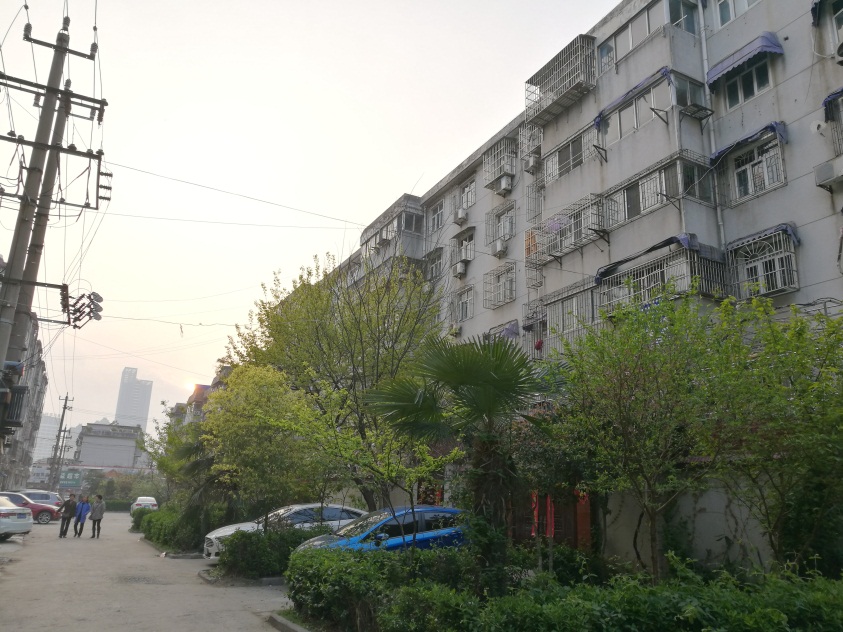 华声苑多层6楼94平3卧朝南中装学区房位置好_2