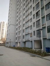 师院家属楼 110平 南向三室 4527元/平 交通便利