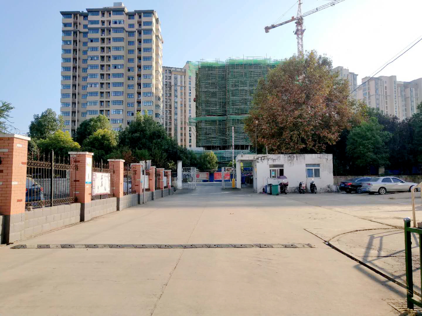 田家庵区泉山街道老二中教师楼_3