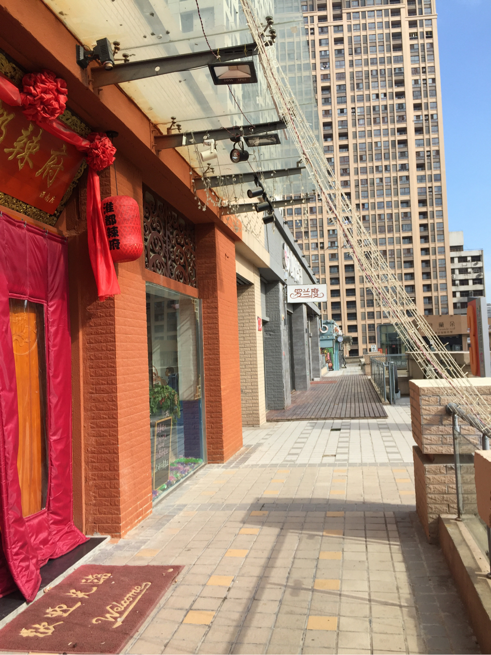 龙湖中心位于学院南路商贸西门商铺毛坯出售_8