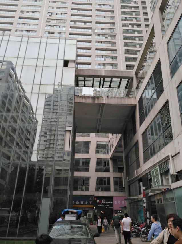 龙湖路一号此房是上是商铺急售_3