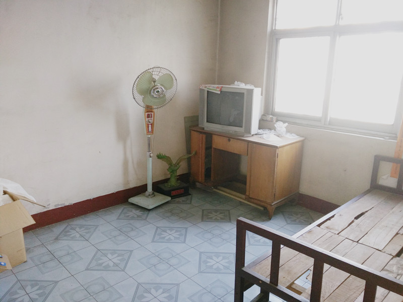 汽运综合楼经发大厦82平米简装出售_5