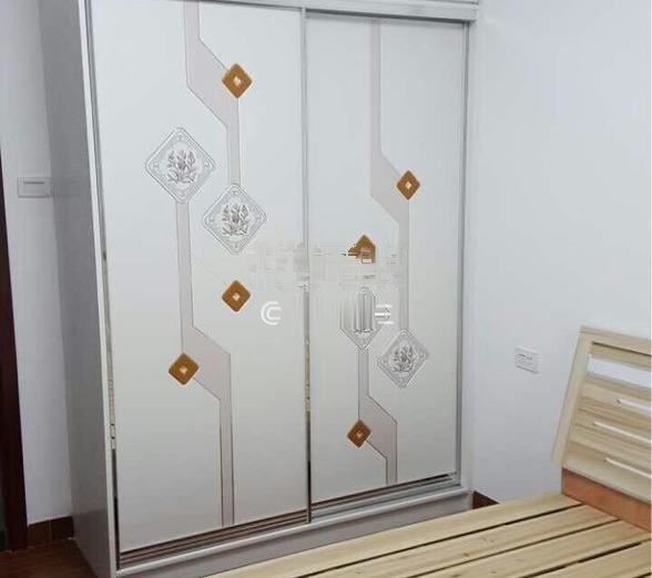 精装三个空调三张床包括物业费