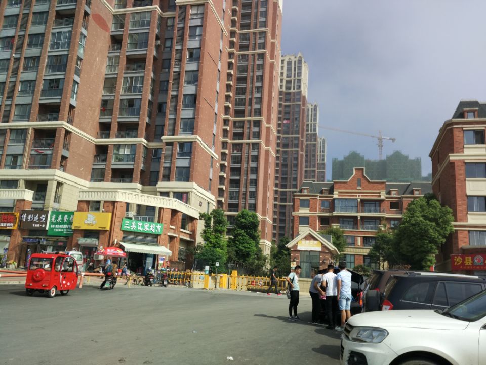 英伦联邦山南新区商业楼_1