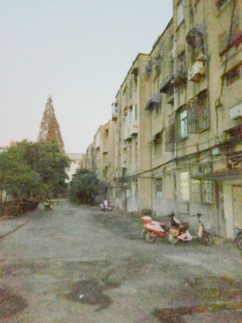 此房位于交通局大院，5楼简装，交通便利。_7