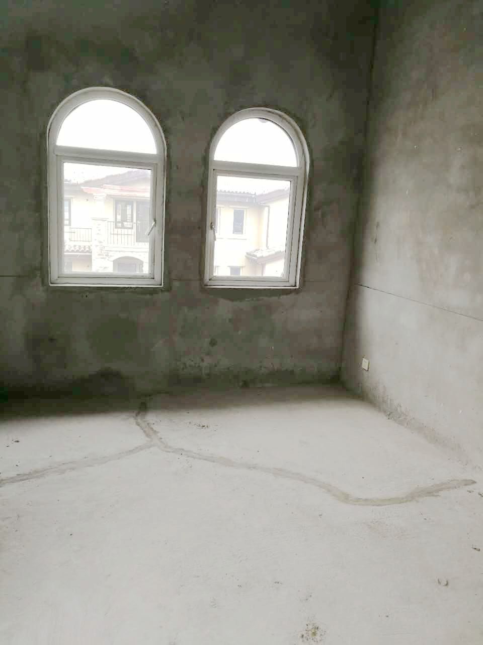山南新区 环境好 金地滟澜山5室3厅毛坯联排别墅 出售_4
