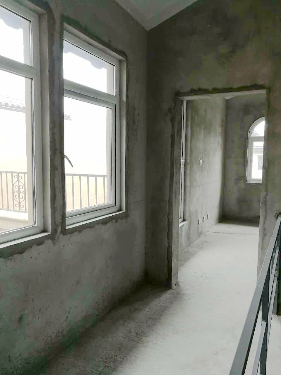 山南新区 环境好 金地滟澜山5室3厅毛坯联排别墅 出售_2