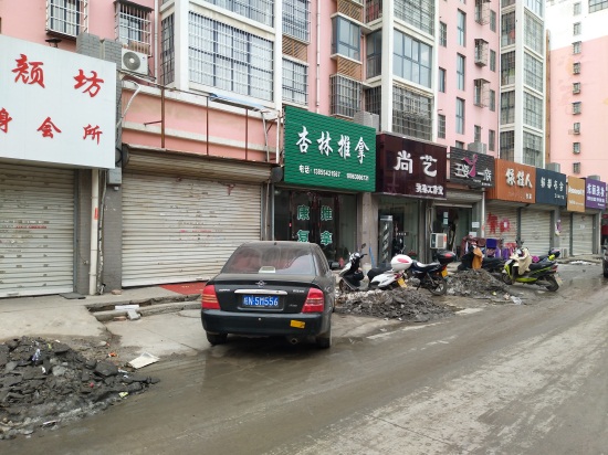 国庆路，大润发后面，馨雅苑小区商铺_4