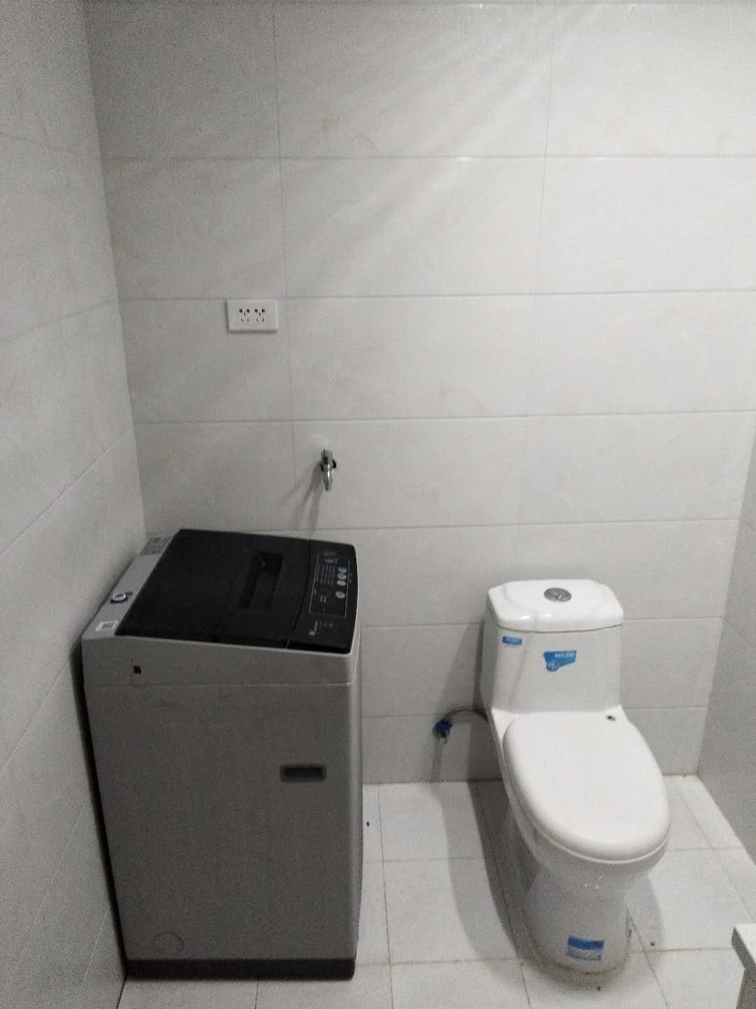 汇金广场1室1厅精装出租_8