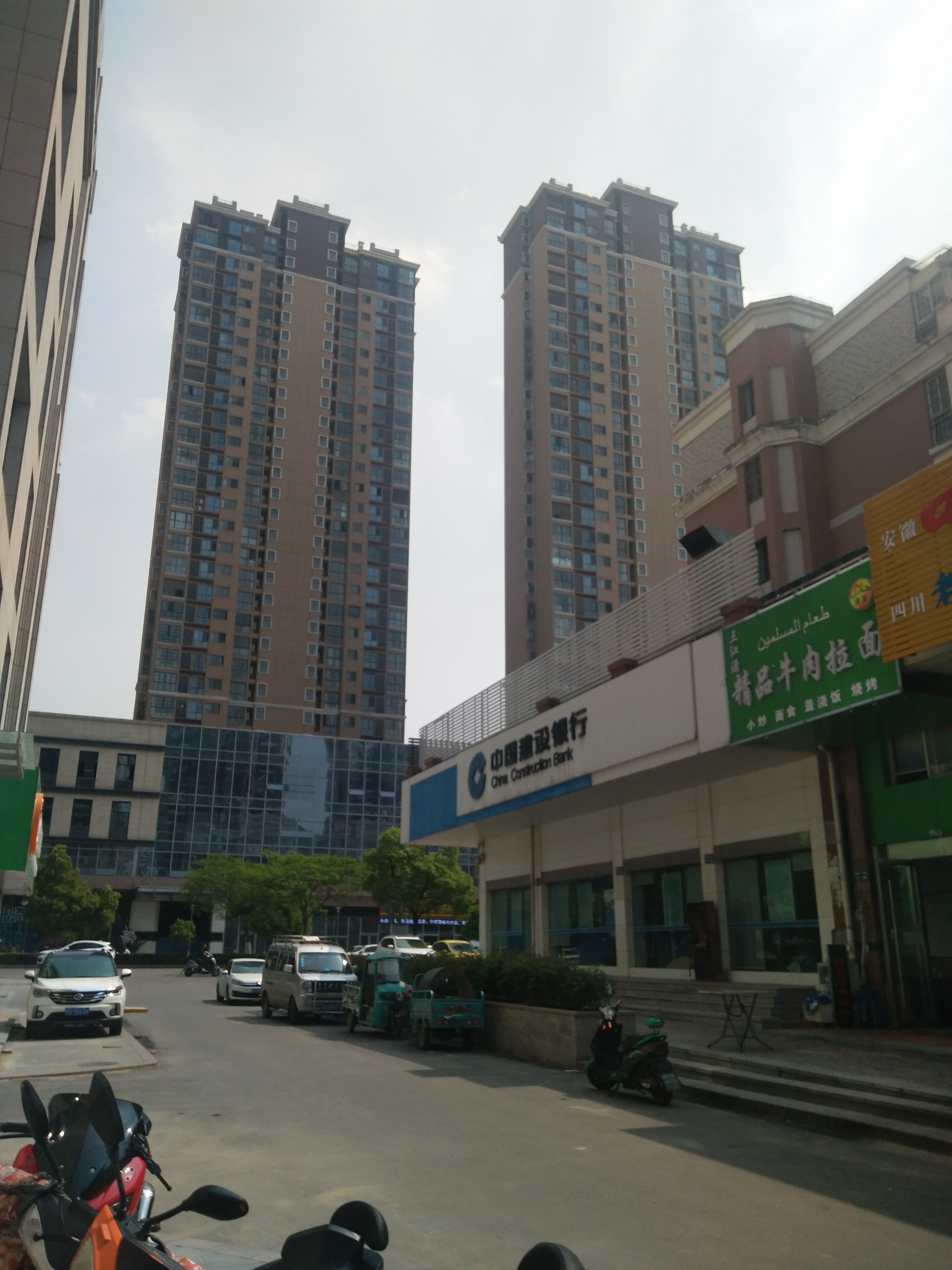 银鹭万树城 374平 临街旺铺人流密集 低楼层毛坯_6
