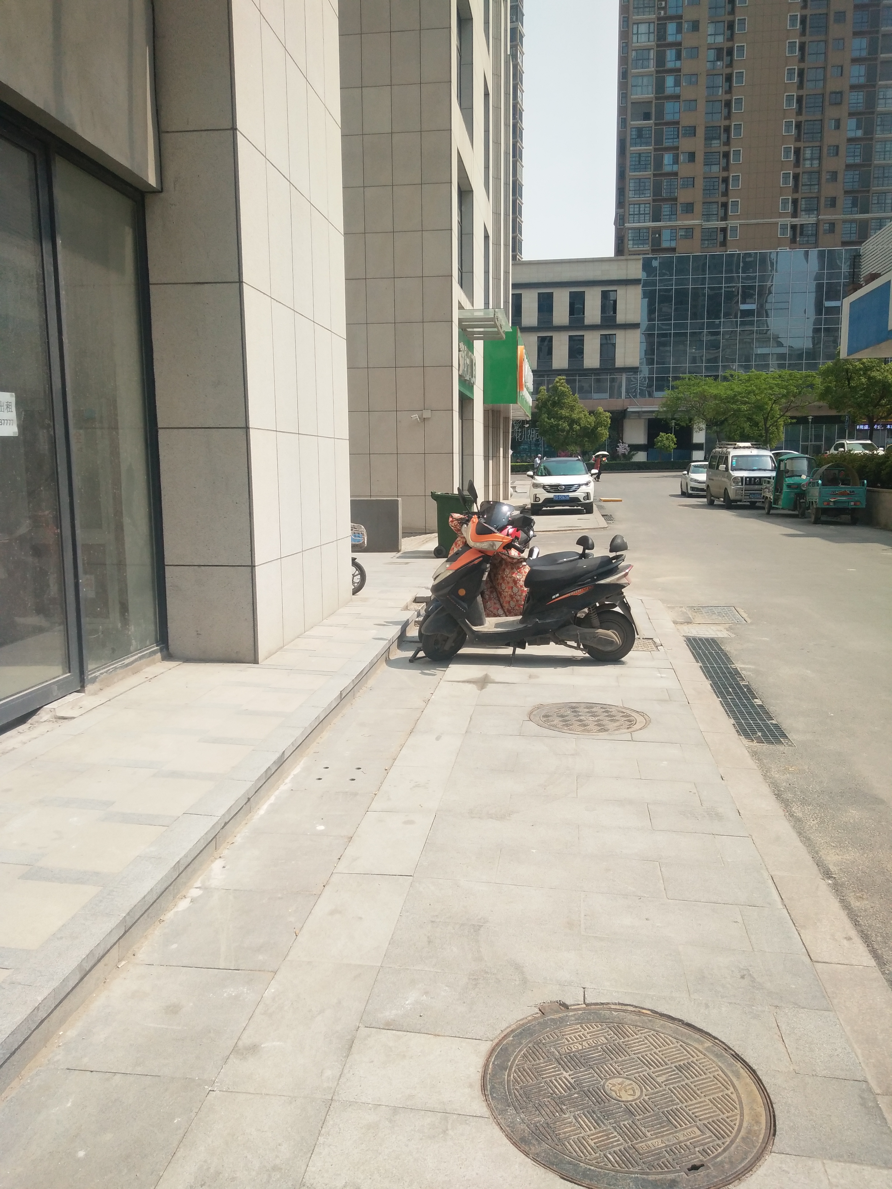 银鹭万树城 374平 临街旺铺人流密集 低楼层毛坯_2