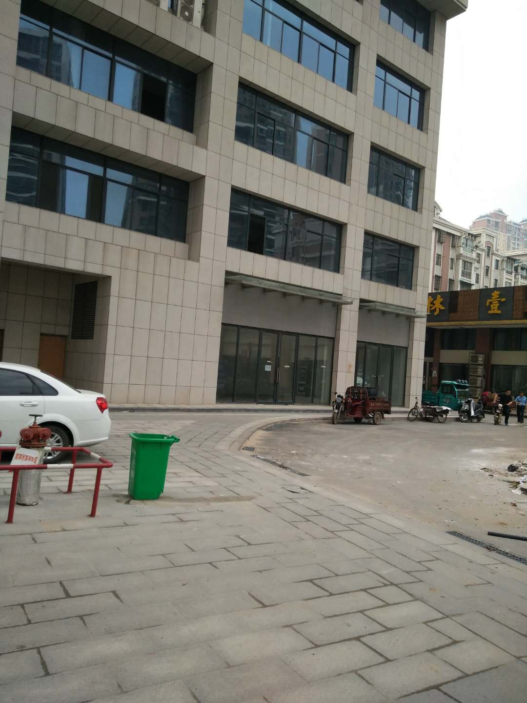 银鹭万树城 374平 临街旺铺人流密集 低楼层毛坯_7