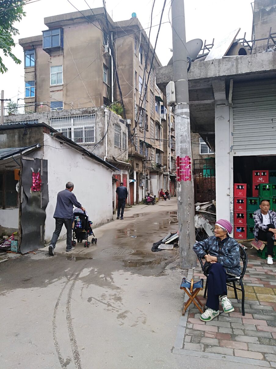 橡胶三厂家属楼 70平 南向三室简装 交通便利_9