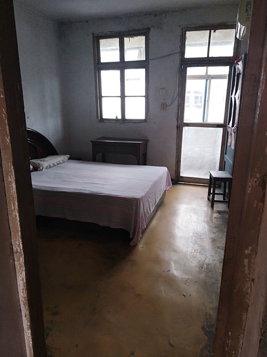 橡胶三厂家属楼 70平 南向三室简装 交通便利_5