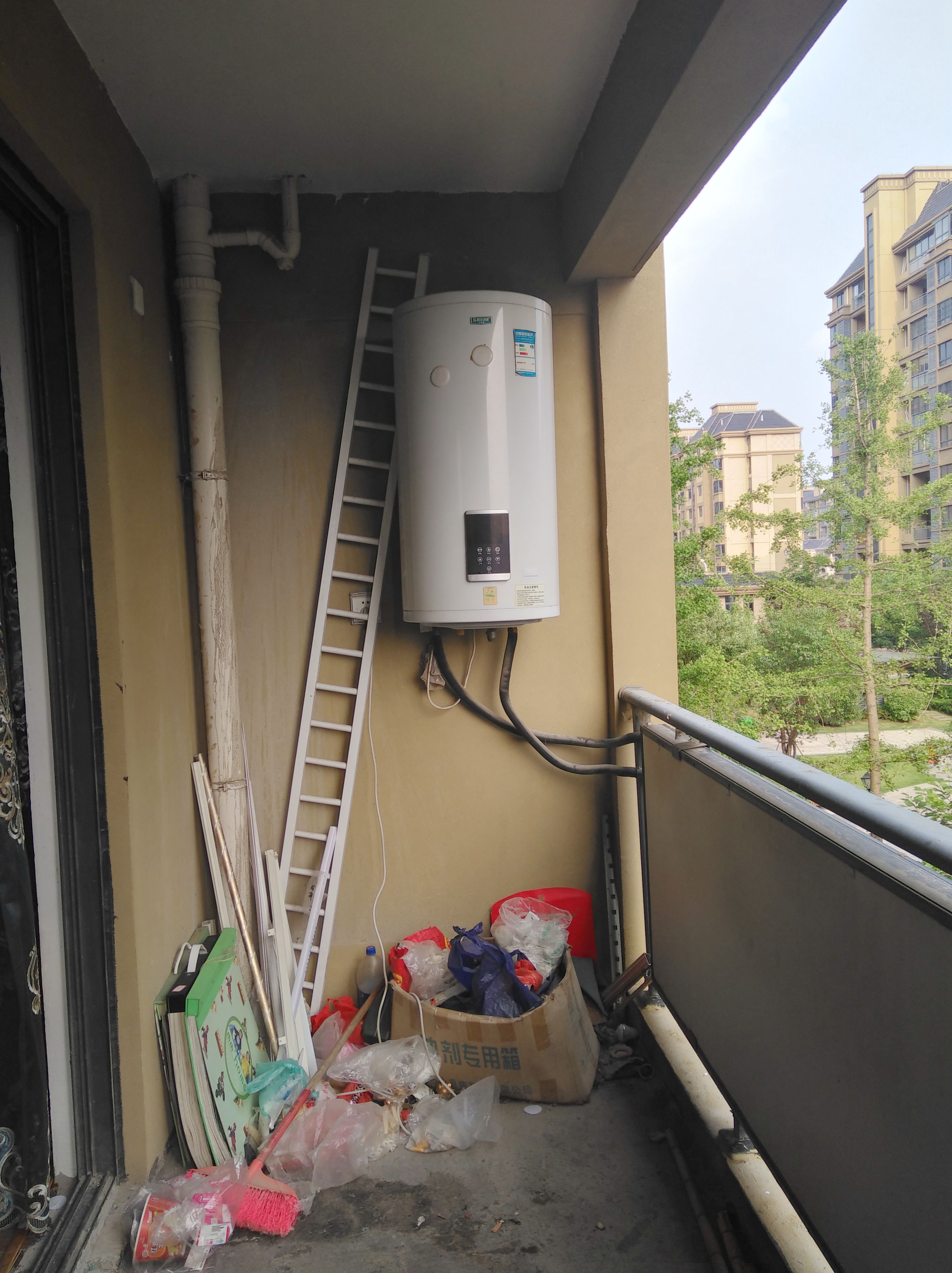 志高两室两厅房产证满两年_6