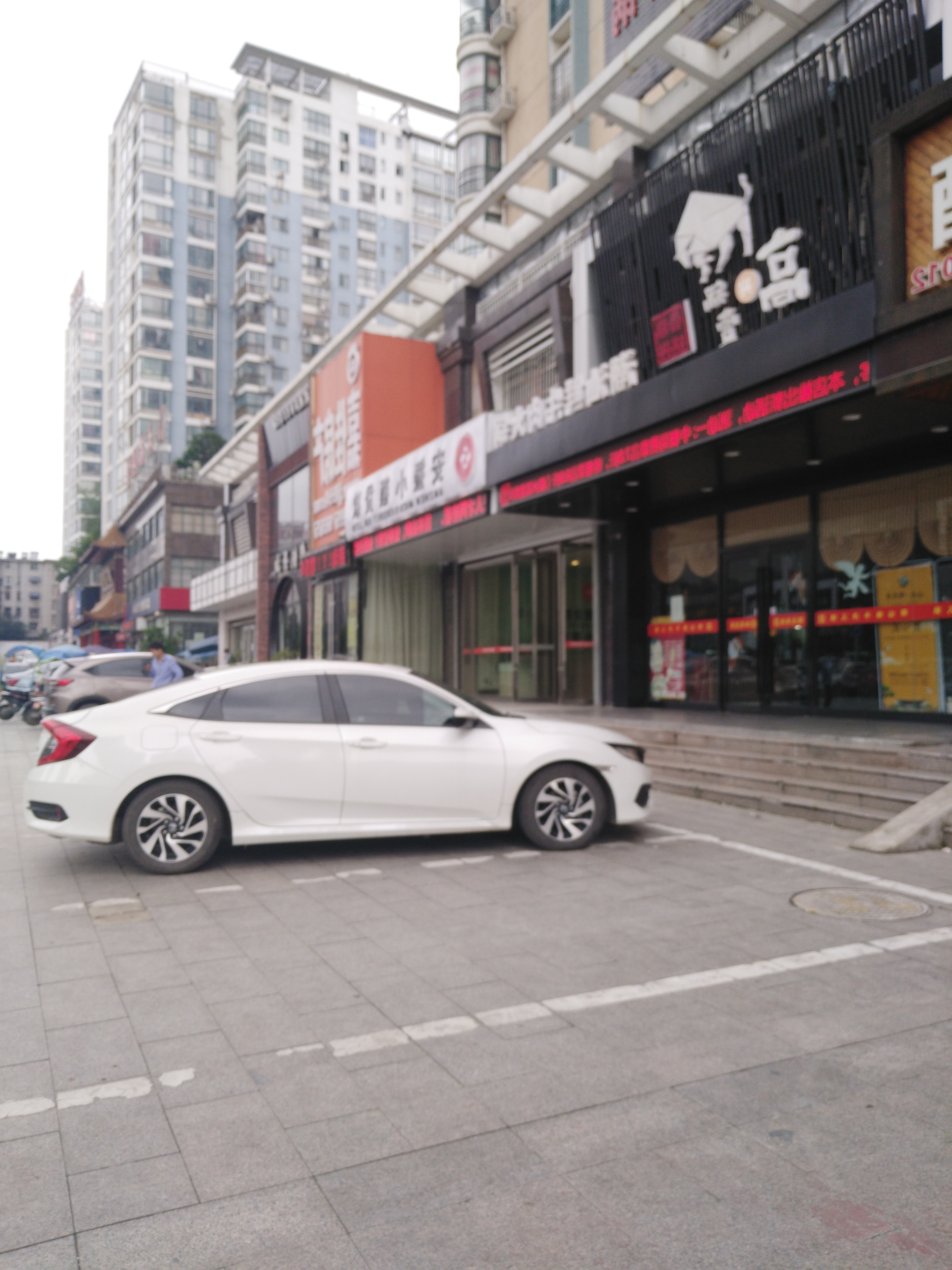 广场景苑 268平 南向精装旺铺 临街人流密集_2