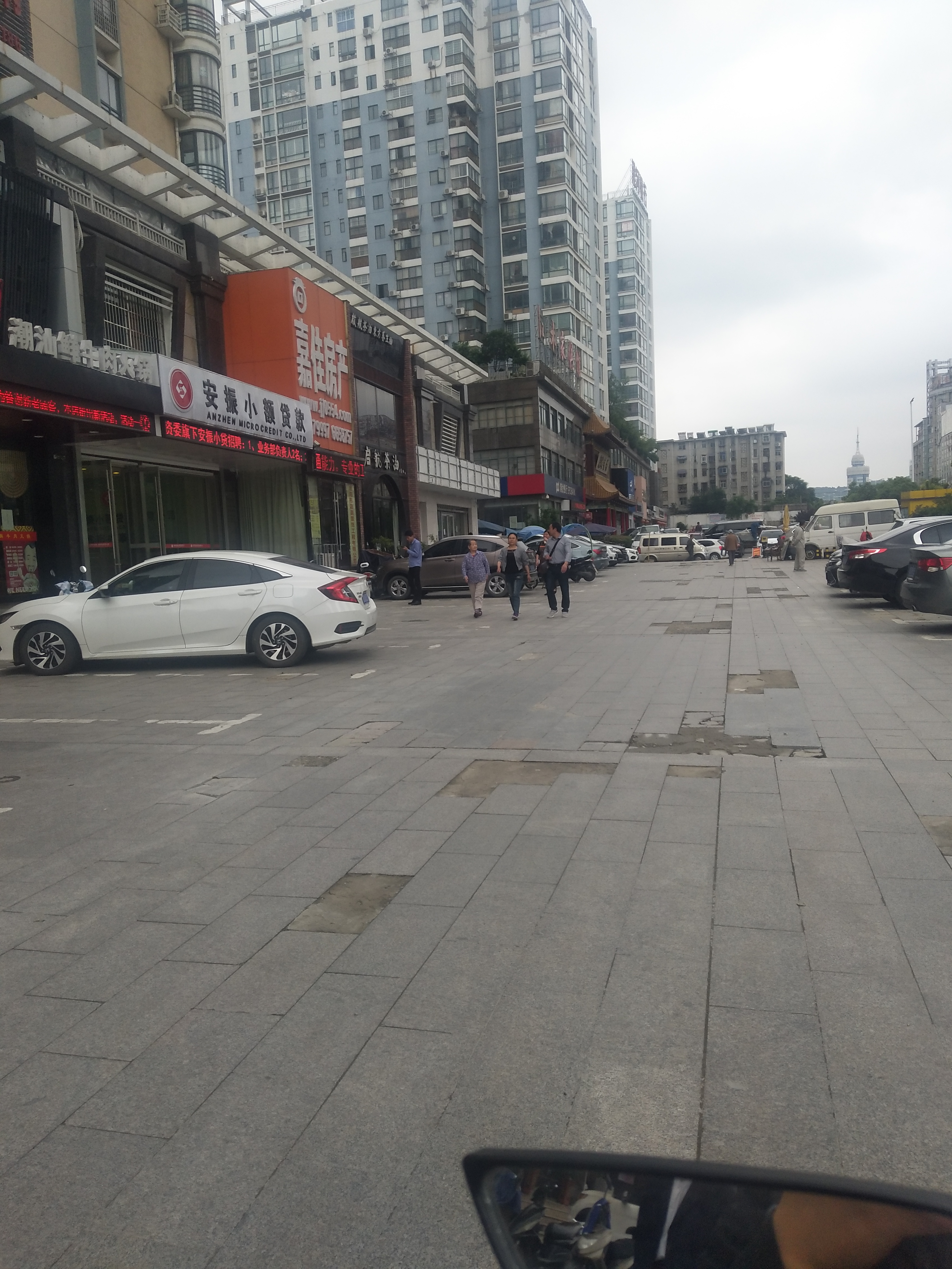 广场景苑 268平 南向精装旺铺 临街人流密集_8