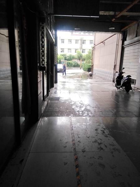 家乐福时代广场小吃街好商铺急售_4