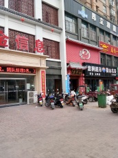 圣地数码广场 23平 临街旺铺 简装 单价13913元/平