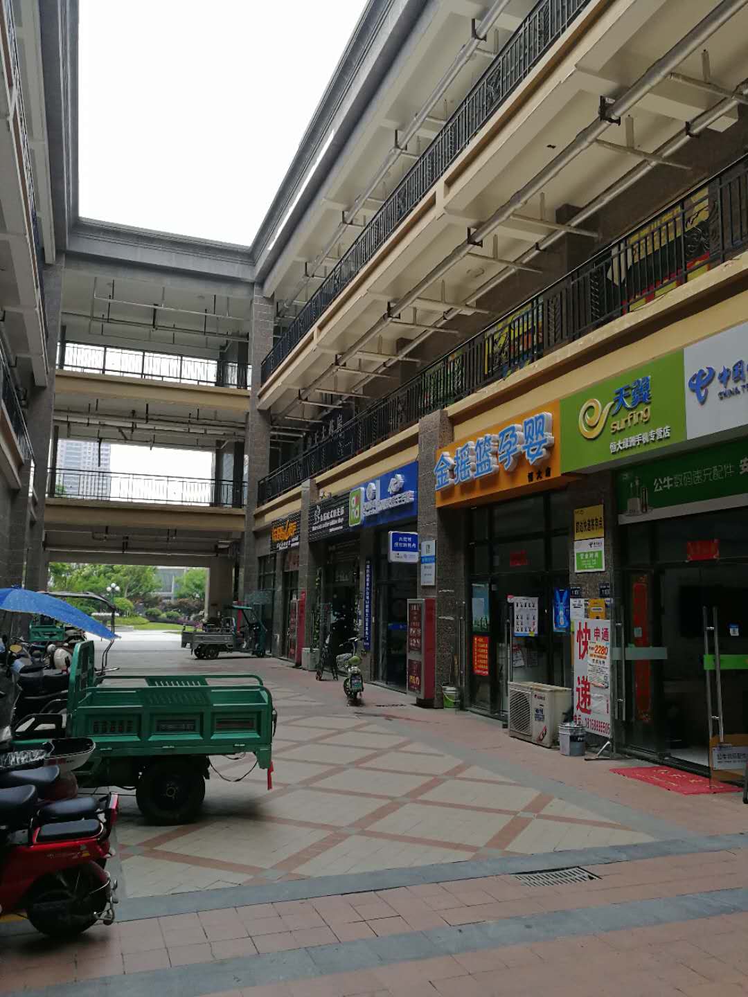 通用商铺 195平 临街旺铺 优质地段 人流密集 社区型商铺_1