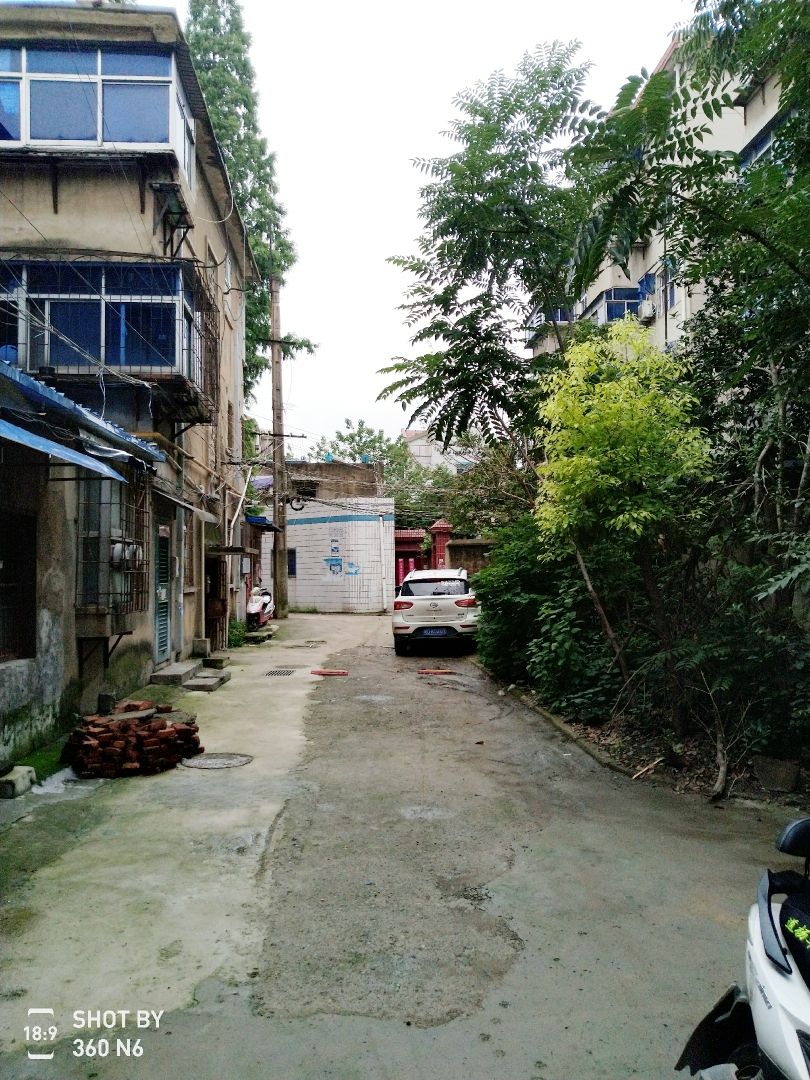 香港街多层三楼住宅69平方三居室简单装修超低价出售_7
