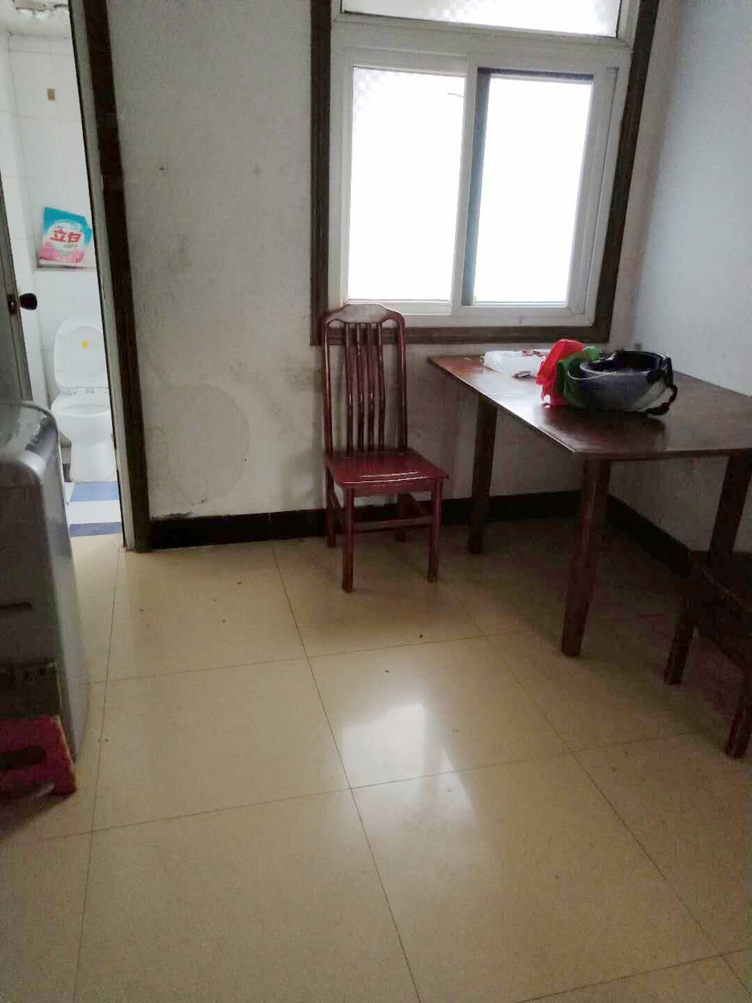 十八小附近龙眼村有房出租_6