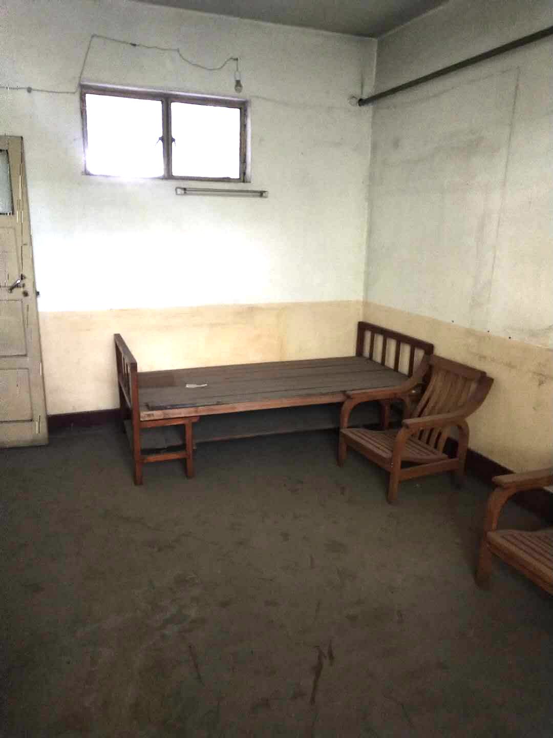 理工大家属楼3室1厅简装出售_5