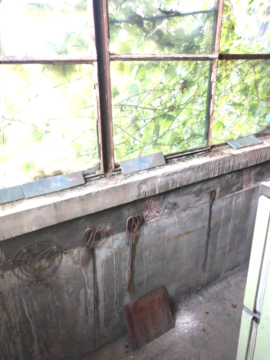 理工大家属楼3室1厅简装出售_8