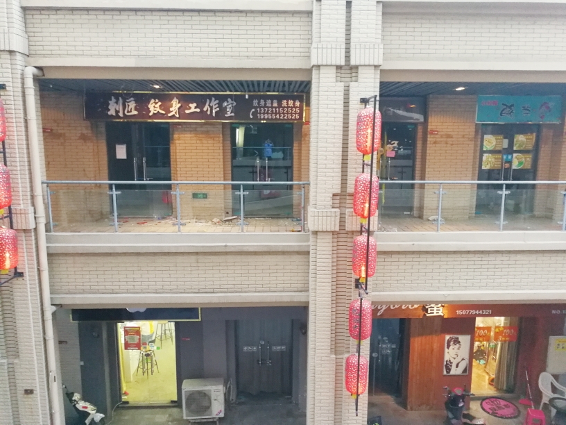 龙湖中心位于学院南路东商铺_14