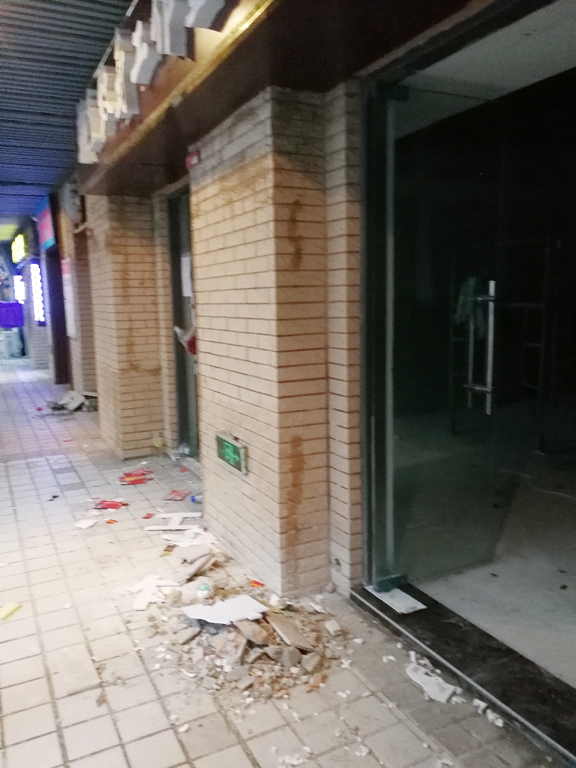 龙湖中心位于学院南路东商铺_2