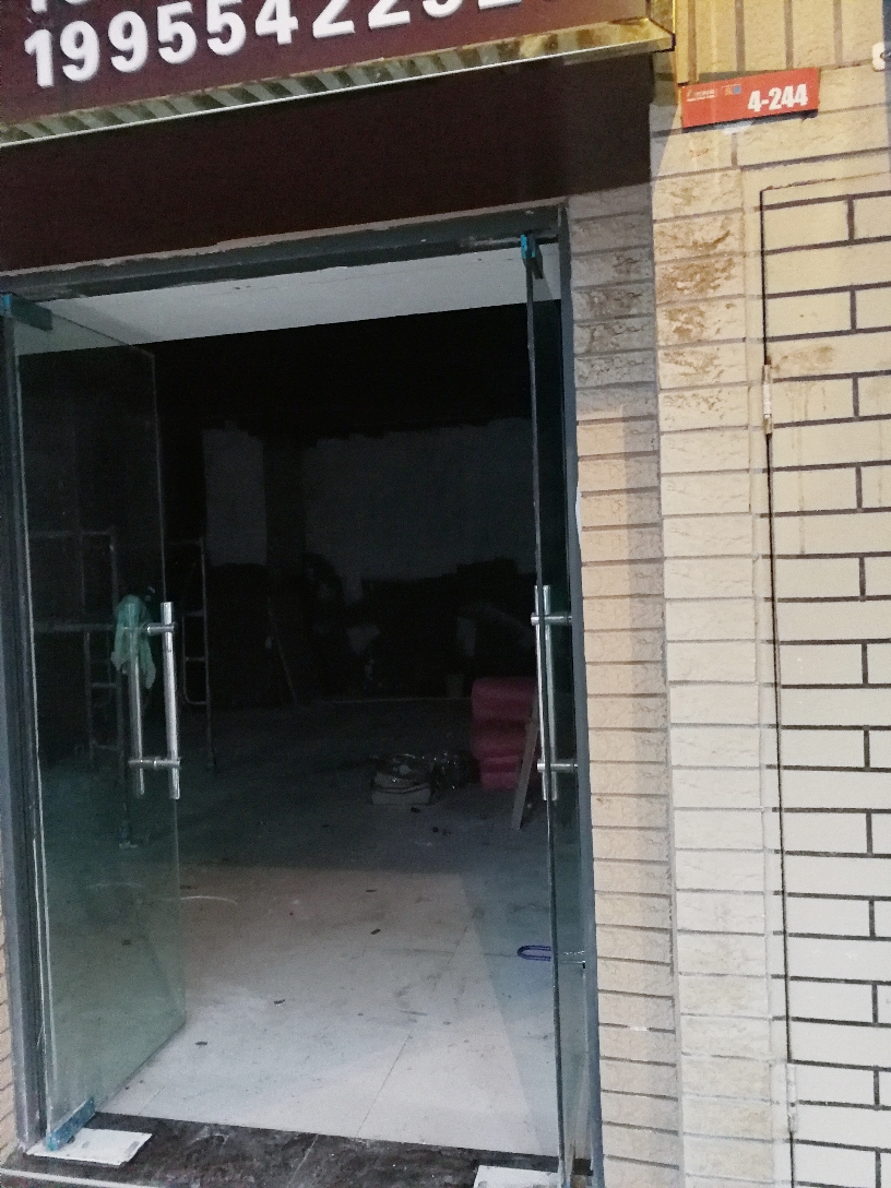 龙湖中心位于学院南路东商铺_3