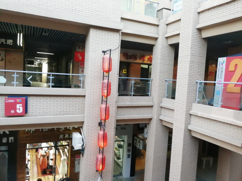 龙湖中心位于学院南路东商铺_7