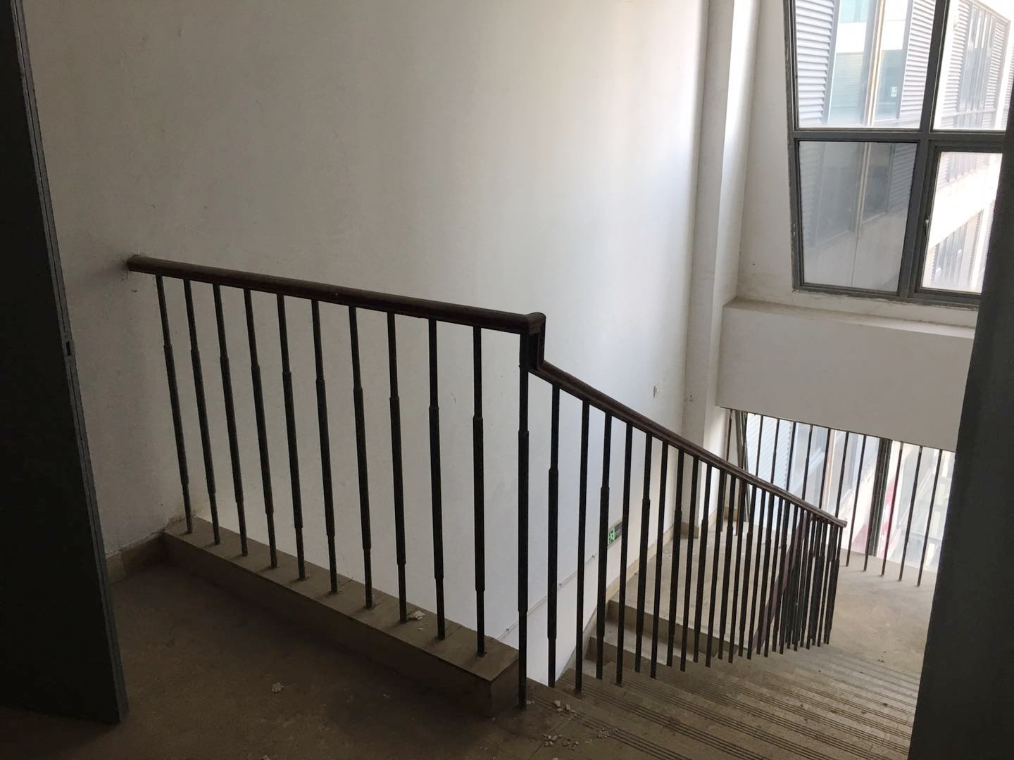 龙路路一号商铺急售_4