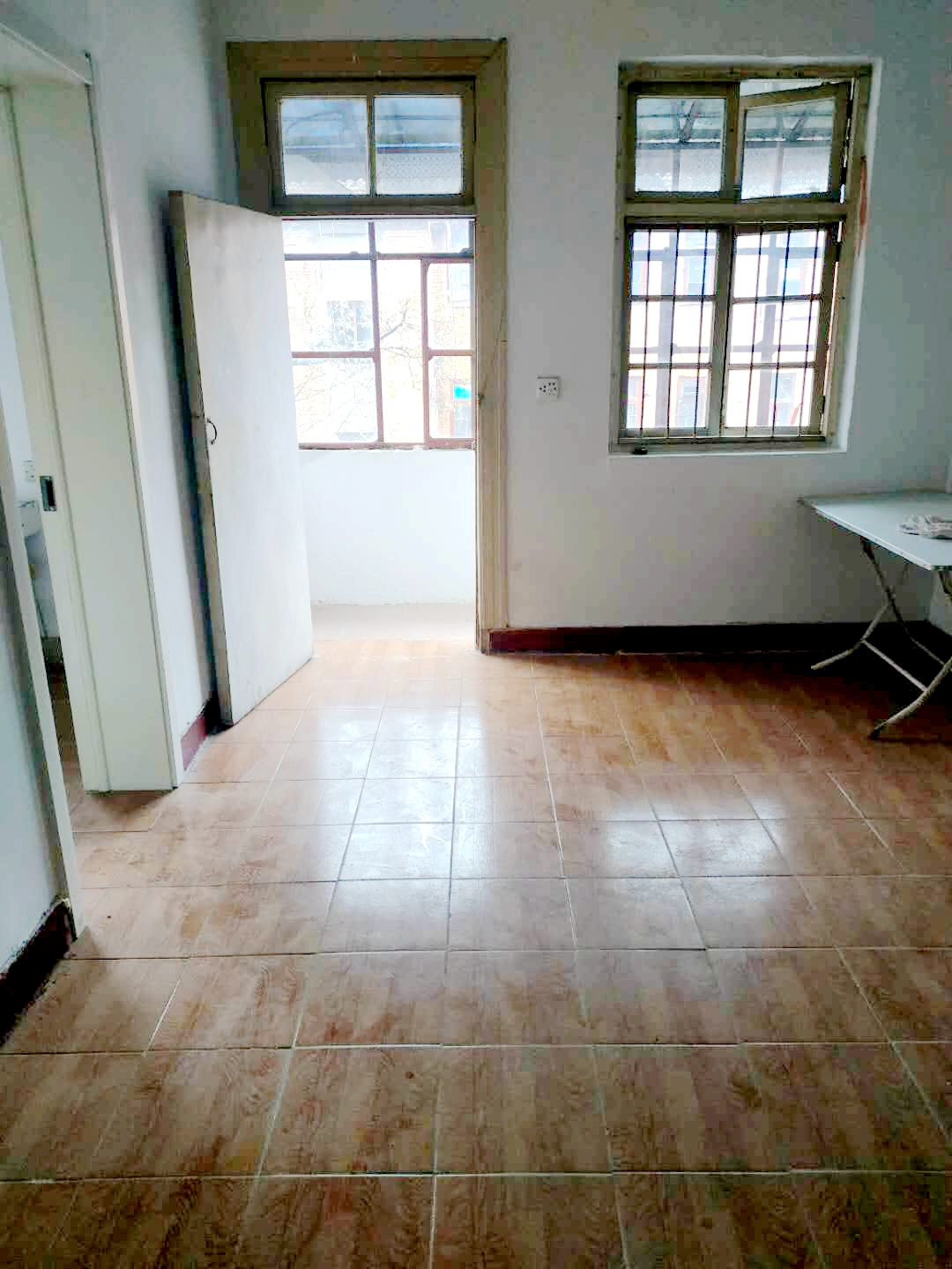 基建村 18小附近，地段好。价格低，交通生活方便_5
