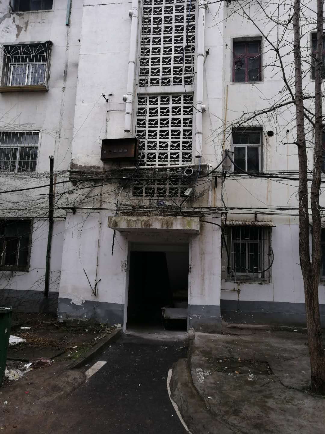 龙湖小区3室1厅多层三楼普装配置全拎包住诚心出售_19