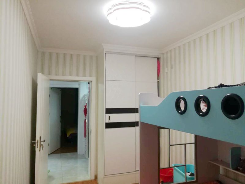 金地國際城二期陽光里3室2廳帶暖氣精裝好房出售