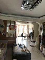 凤凰花园 138平 精装南向三室 学区房 交通便利