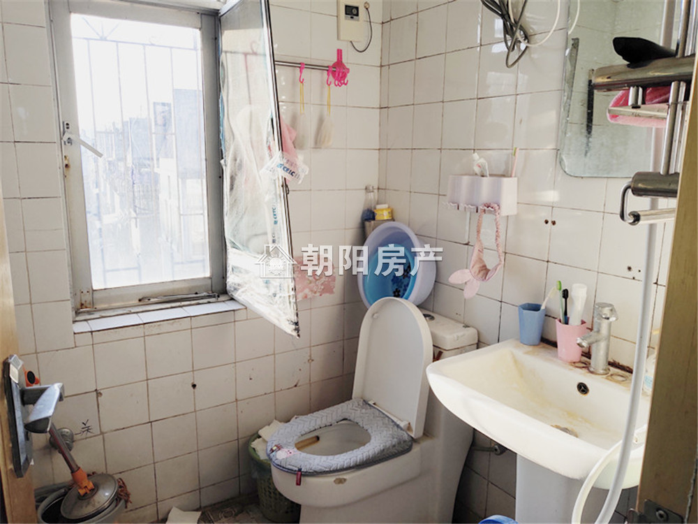 翡翠苑 70平 东向两室 满五唯一 学区房 交通便利