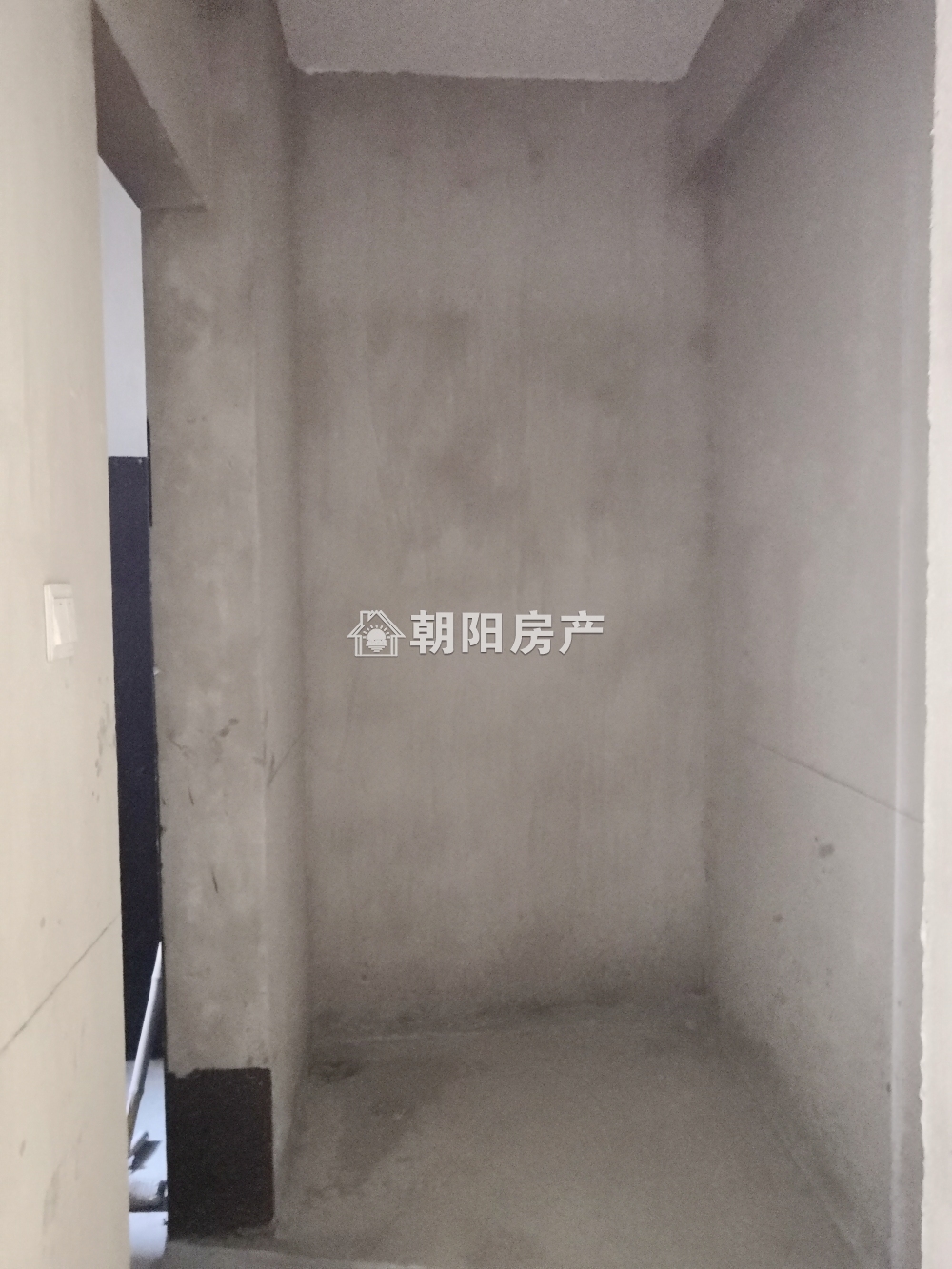 金融世家 143平 朝南四室二厅 毛坯低楼层 5300元/平