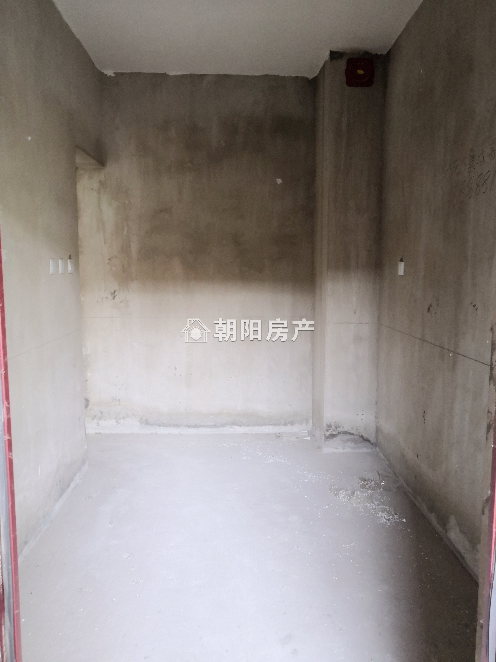 金融世家 143平 朝南四室二厅 毛坯低楼层 5300元/平