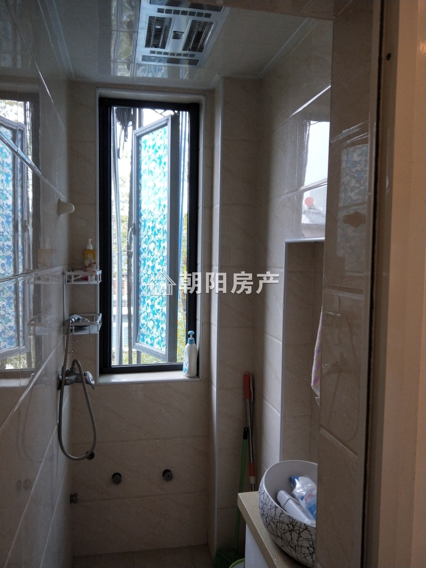 安装处大院 53平 南北通透两室一厅 满两年 精装拎包入住