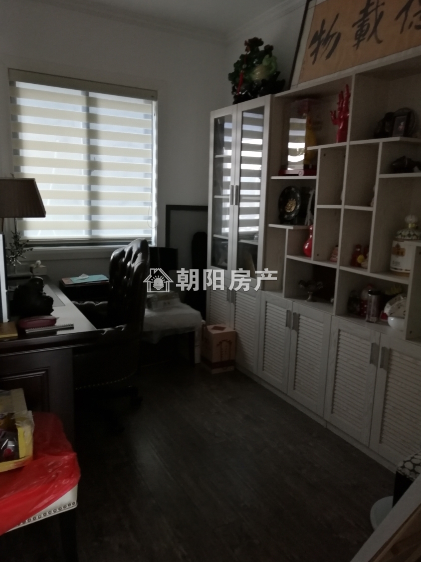颐园豪景 147平 南向精装四室 学区房 交通便利