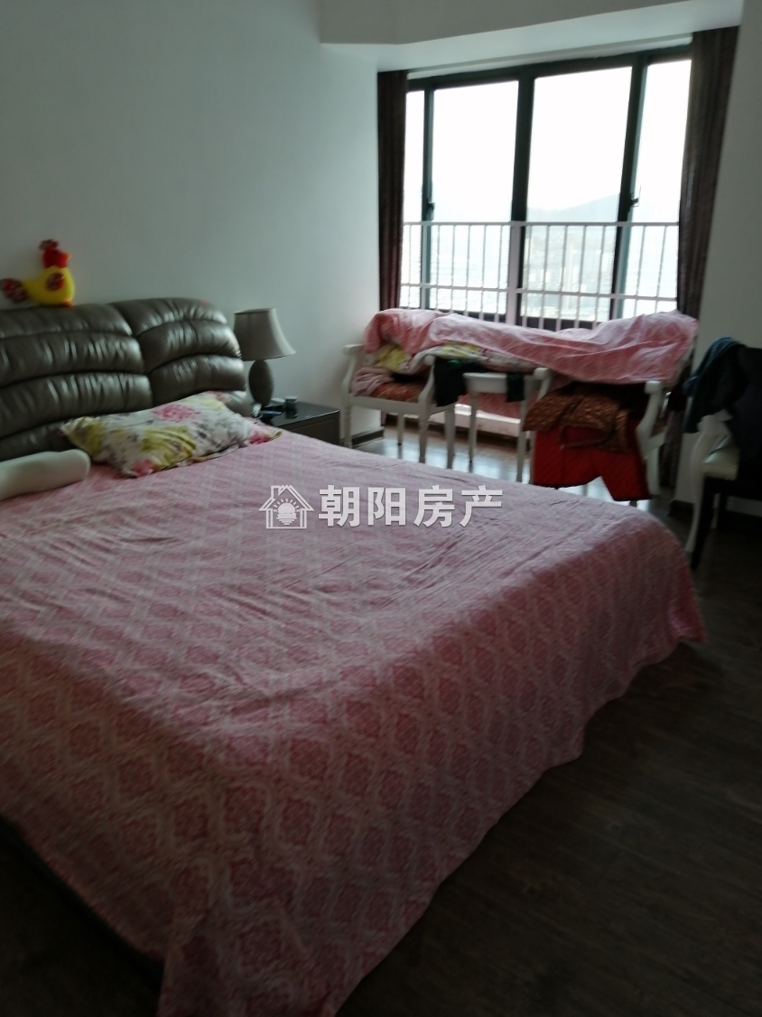 颐园豪景 147平 南向精装四室 学区房 交通便利